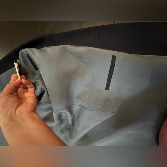 Hugo Boss men’s suit . Navy blue color with pin stripe. Jacket and pant - Picture 7 of 10